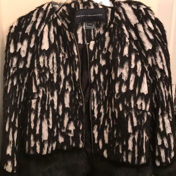 Chic to the bone! Black&White Blazer-Faux Fur Base - Picture 2 of 3